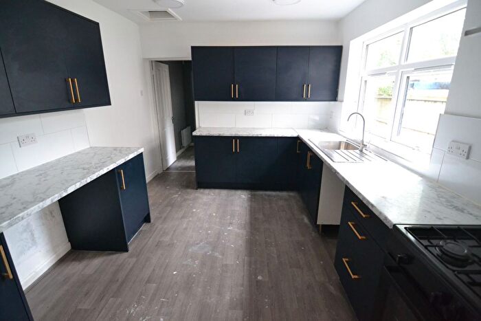 5 Bedroom Terraced House To Rent In Bescot Road, Walsall, WS2