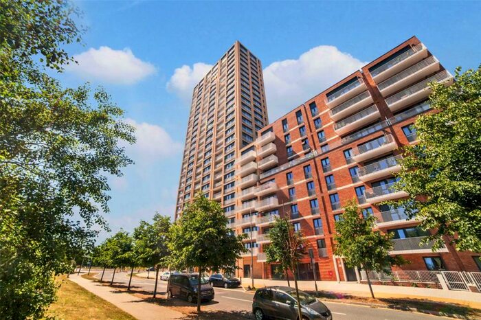 3 Bedroom Apartment To Rent In Lakeside Drive, London, NW10