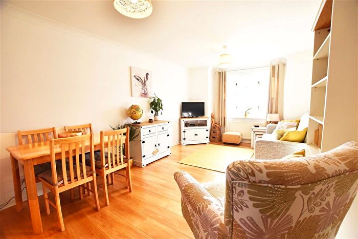 1 Bedroom Flat To Rent In Malting Way, Isleworth, TW7