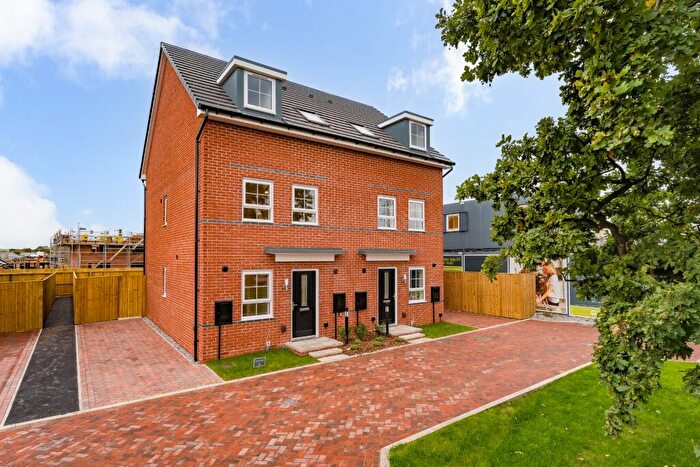 3 Bedroom Semi Detached House To Rent In Gosport Grove, Stoke-on-Trent, Staffordshire, ST4