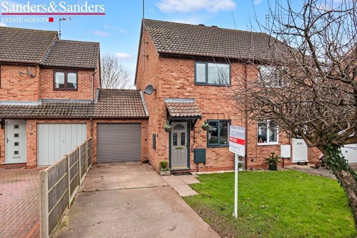 2 Bedroom Semi-Detached House For Sale In Rufford Close, Alcester, B49
