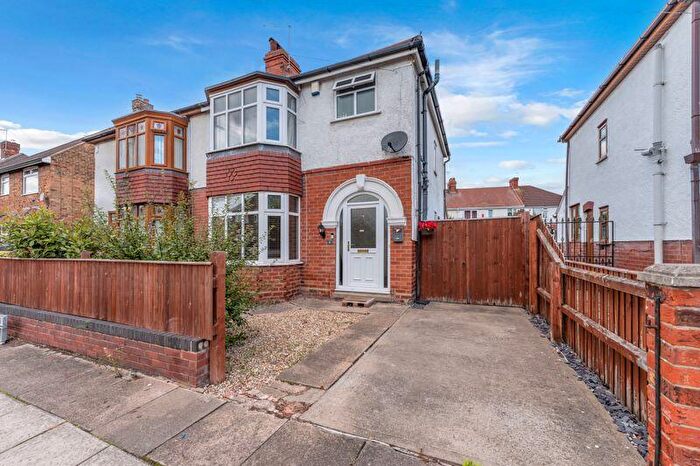 3 Bedroom Semi-Detached House To Rent In Westminster Drive, Grimsby, DN34