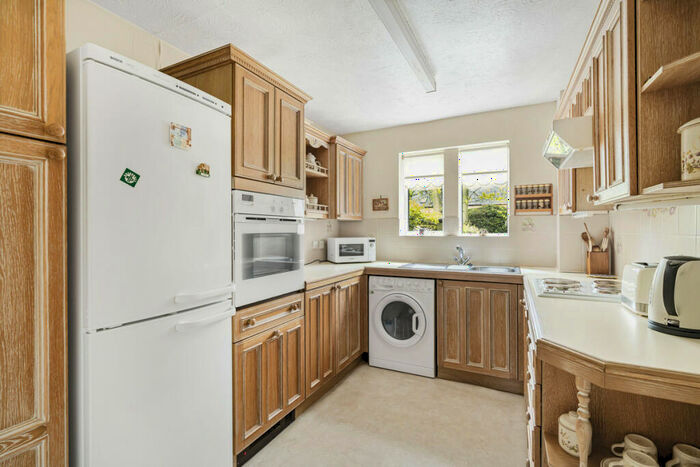 2 Bedroom Cottage For Sale In Kings End, Bicester, OX26
