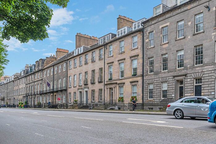 3 Bedroom Flat To Rent In Queen Street, New Town, Edinburgh, EH2