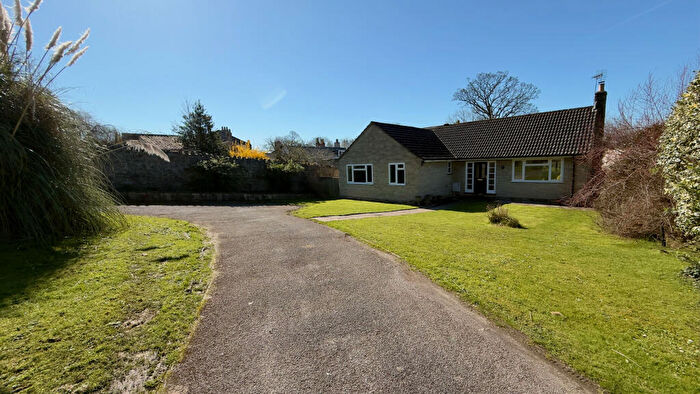 3 Bedroom Bungalow For Sale In Chalice Hill Close, Glastonbury, BA6