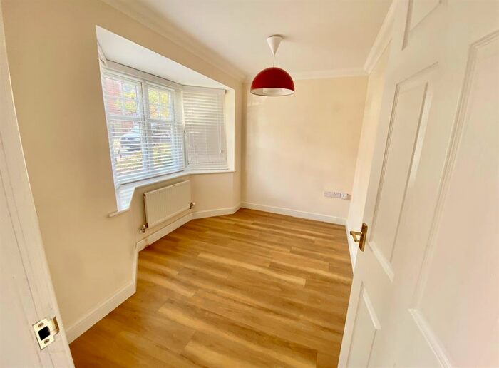 4 Bedroom Town House To Rent In Cardinal Close, Birmingham, B17