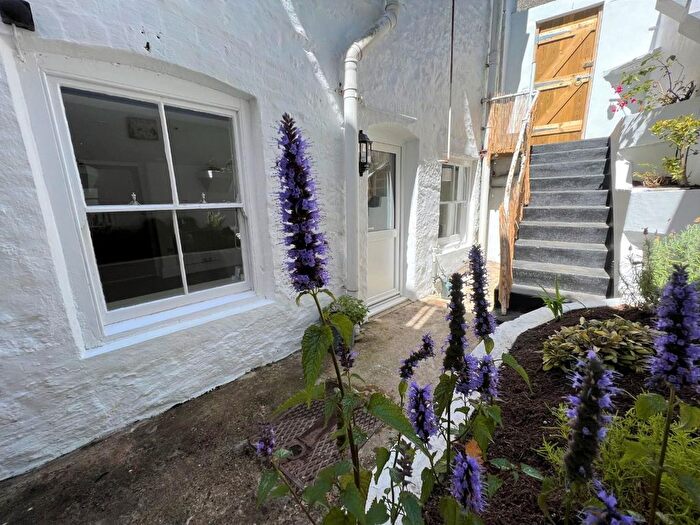 1 Bedroom Flat To Rent In Fore Street, Marazion, TR17