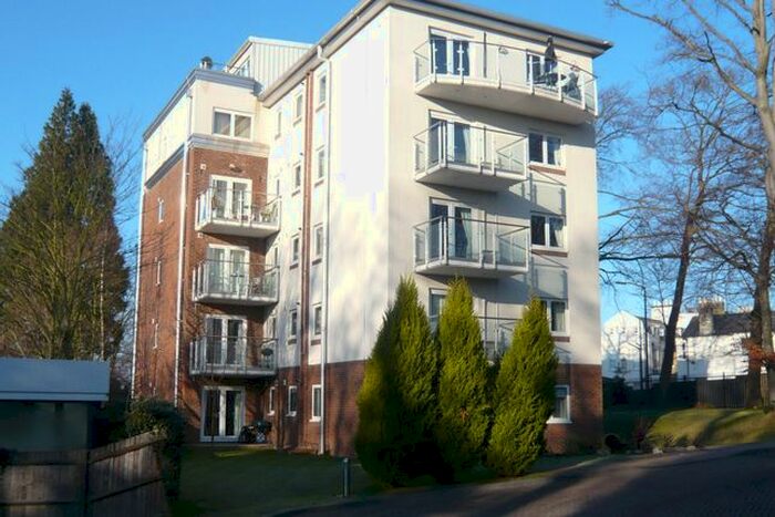 2 Bedroom Flat To Rent In Turners Hill Road, Pound Hill, Crawley, RH10