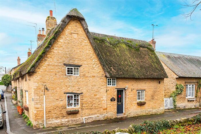 2 Bedroom House For Sale In High Street, Podington, NN29