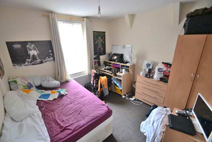 6 Bedroom End Of Terrace House To Rent In Donnington Gardens, Reading, RG1