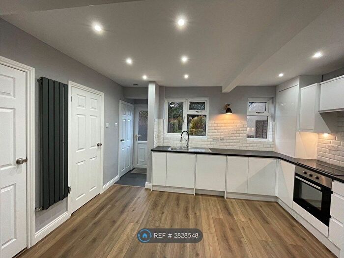 3 Bedroom Semi-Detached House To Rent In Farm Road, Brierley Hill, DY5