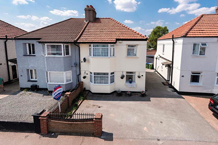 3 Bedroom Semi Detached House For Sale In Hazeldene Road, Welling, DA16