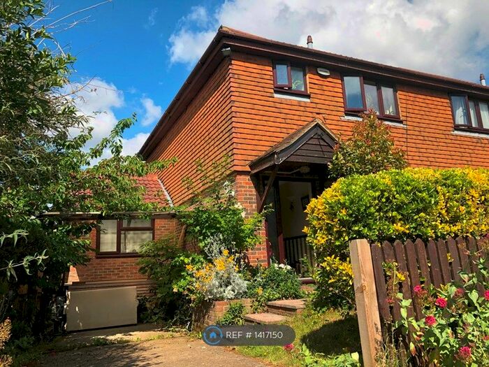 3 Bedroom Semi-Detached House To Rent In Cherry Avenue, Swanley, BR8