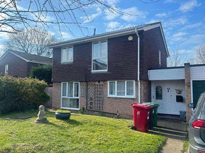 4 Bedroom Link Detached House To Rent In Gilmore Close, Langley, Berks, SL3