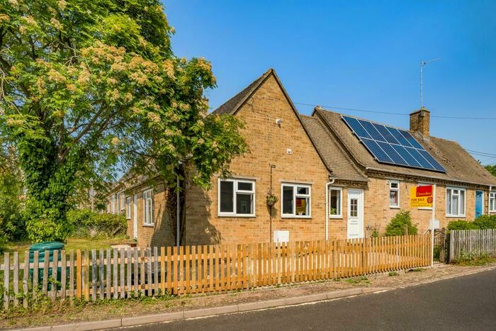 2 Bedroom Semi-Detached Bungalow For Sale In Charlbury, Oxfordshire, OX7