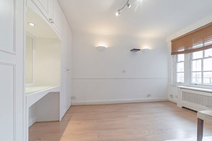 2 Bedroom Flat For Sale In Edgware Road, London, W2