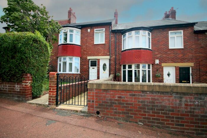 3 Bedroom Flat To Rent In Watt Street, Gateshead, Tyne And Wear, NE8