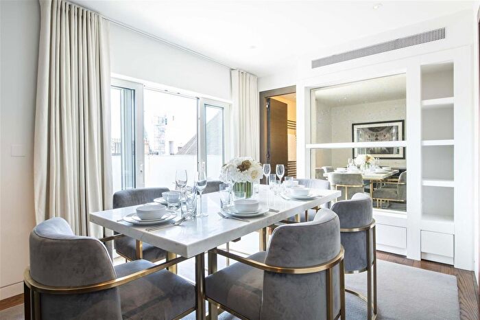 2 Bedroom Flat To Rent In Duke Street, London, W1K