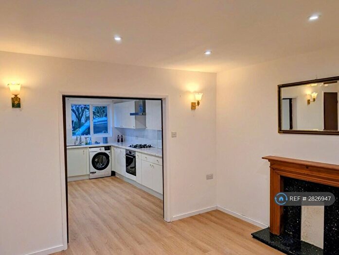 3 Bedroom Semi Detached House To Rent In Woodruff Avenue Conniburrow, Milton Keynes, MK14