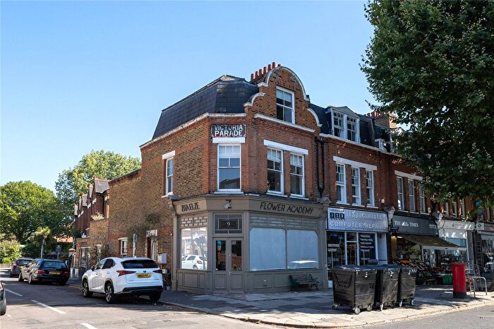 3 Bedroom Maisonette For Sale In Sandycombe Road, Kew, Surrey, TW9