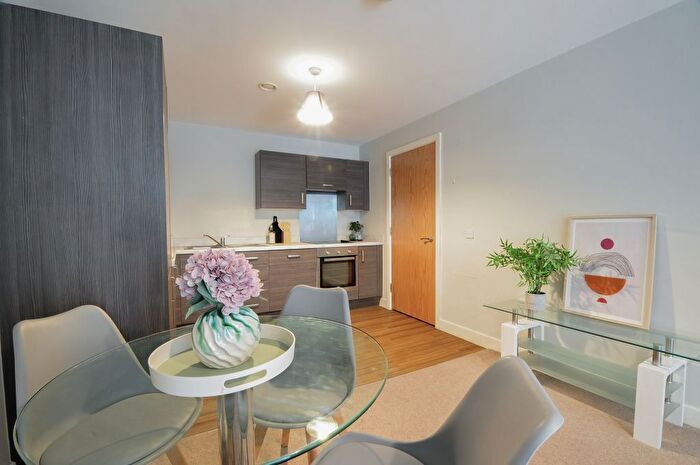 3 Bedroom Flat To Rent In Dyer Street, Salford, M5