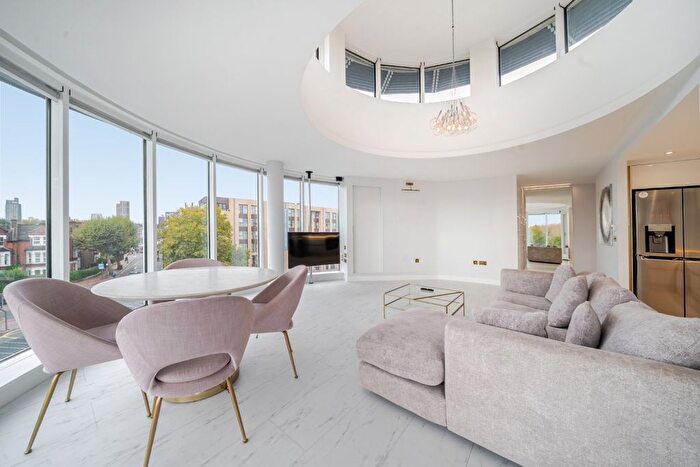 2 Bedroom Flat To Rent In North Side Wandsworth Common, Battersea, London, SW18