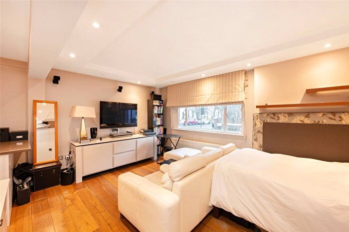 1 Bedroom Flat To Rent In St.Luke's Road, Kensington, W11