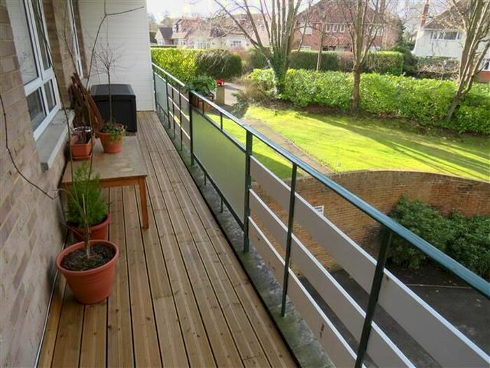 2 Bedroom Flat To Rent In Headswell Crescent, Bournemouth, BH10
