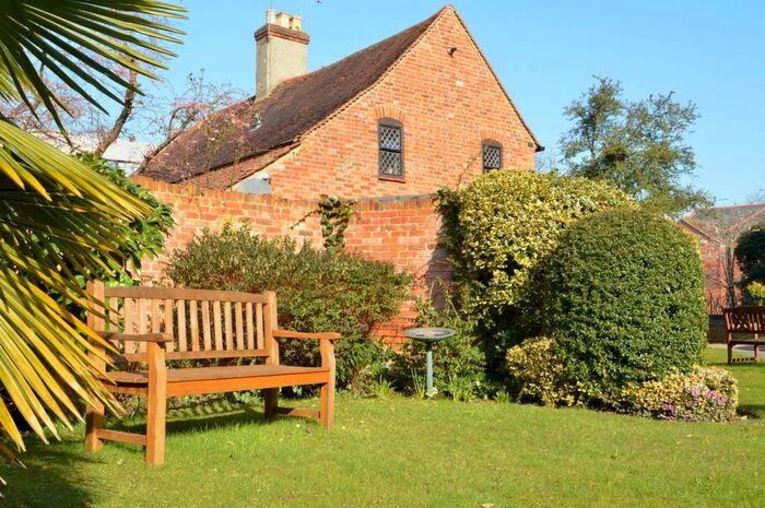 1 Bedroom Flat To Rent In Bridge Court, Springfield Meadows, Weybridge, KT13