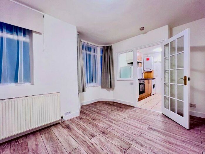 2 Bedroom Flat To Rent In Abbott Road, Poplar, E14