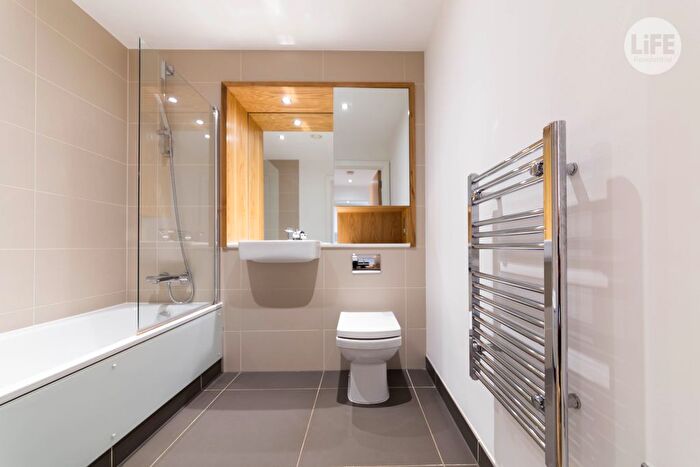1 Bedroom Flat To Rent In The Crescent, Seager Place, London, SE8