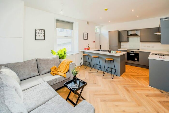 6 Bedroom Terraced House To Rent In Bath Street, Huddersfield, West Yorkshire, HD1