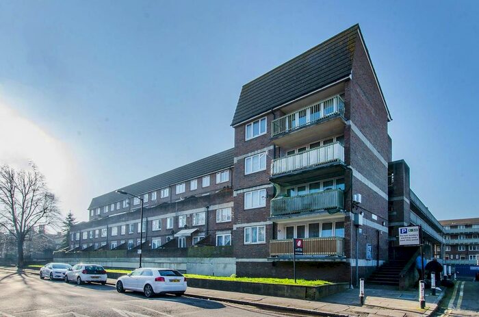 4 Bedroom Maisonette To Rent In Sedgmoor Place, Camberwell, London, SE5