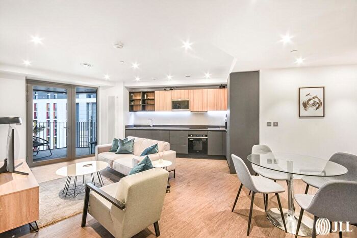 2 Bedroom Apartment To Rent In Royal Docks West, Western Gateway, E16