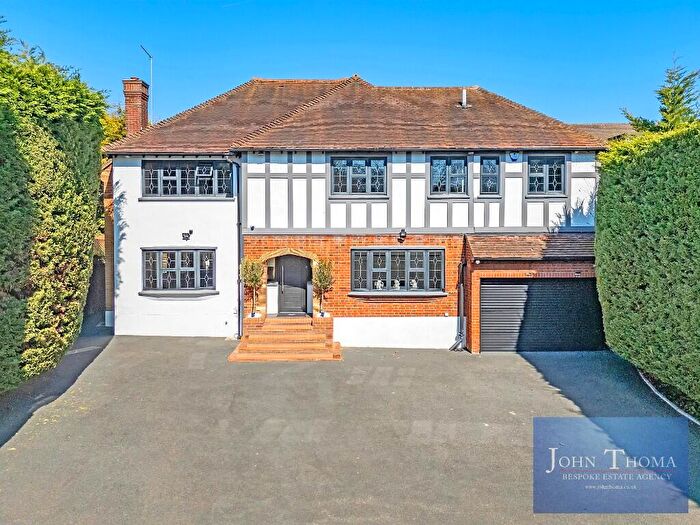 4 Bedroom Detached House For Sale In Courtland Drive, Chigwell, Essex, IG7
