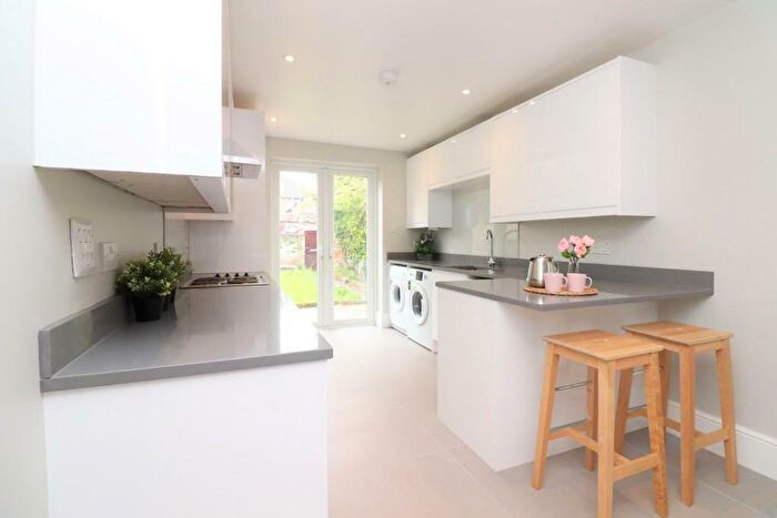 5 Bedroom House To Rent In Milton Road, SO15