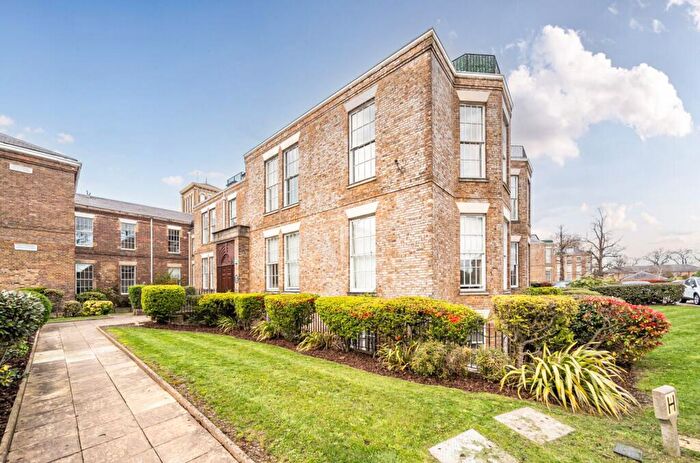 2 Bedroom Flat For Sale In Royal Drive, Princess Park Manor Royal Drive, N11