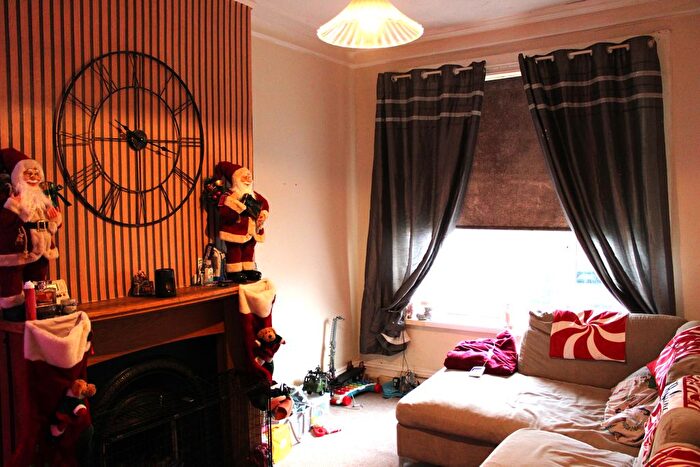 3 Bedroom Terraced House For Sale In Lister Avenue, Bradford, BD4