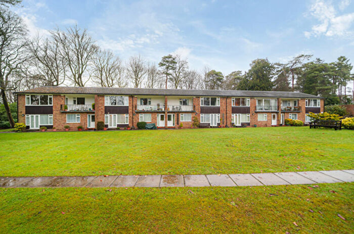 2 Bedroom Maisonette For Sale In Beacon Hill Court, Hindhead, Surrey, GU26