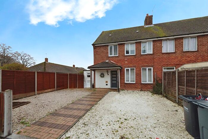 3 Bedroom Semi Detached House For Sale In Bedhampton Way, Havant, PO9