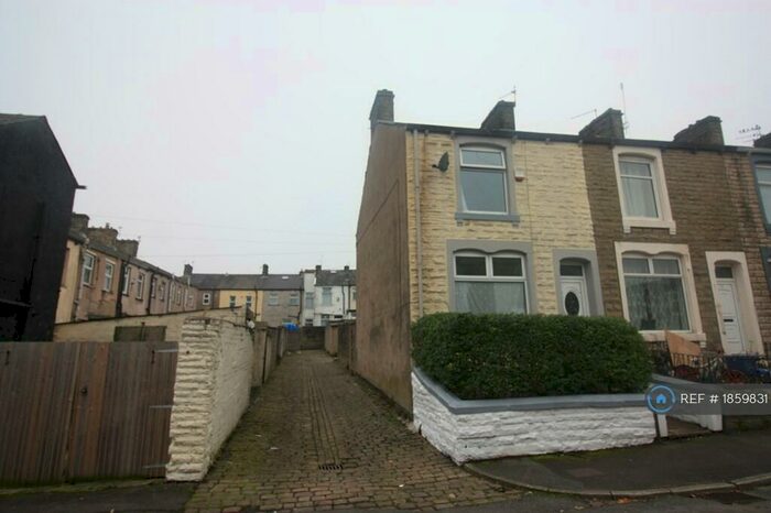 2 Bedroom End Of Terrace House To Rent In York Street, Accrington, BB5