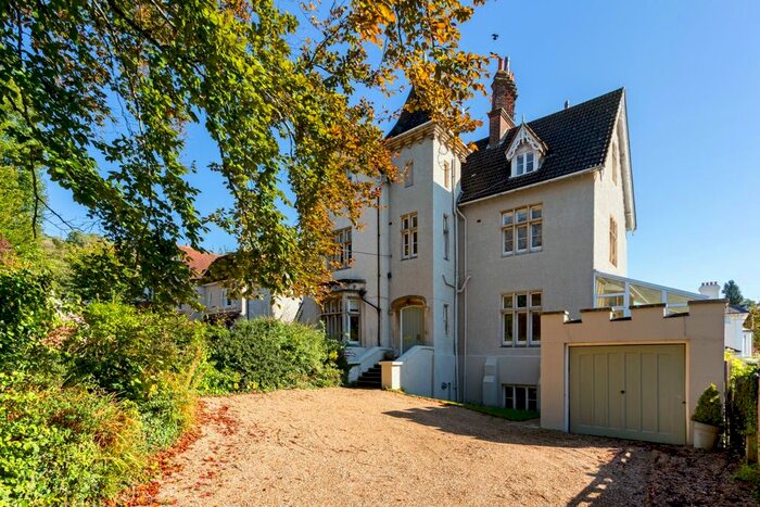 4 Bedroom Flat To Rent In Reigate Hill, Reigate, RH2