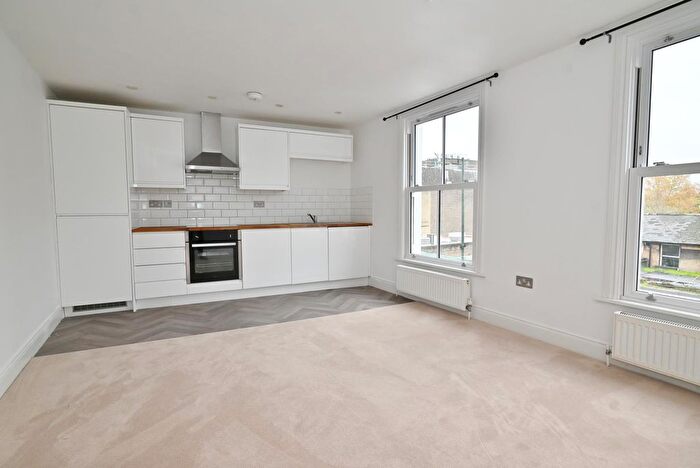 1 Bedroom Flat To Rent In Broad Street, Teddington, TW11
