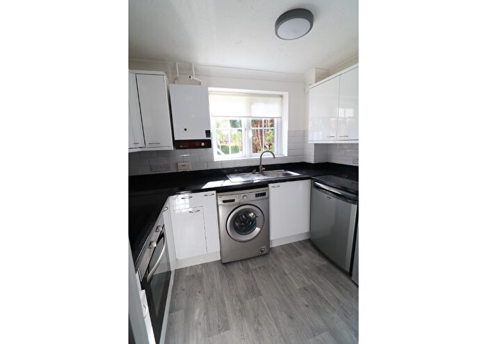 2 Bedroom Terraced House To Rent In Goodlands Vale, SO30