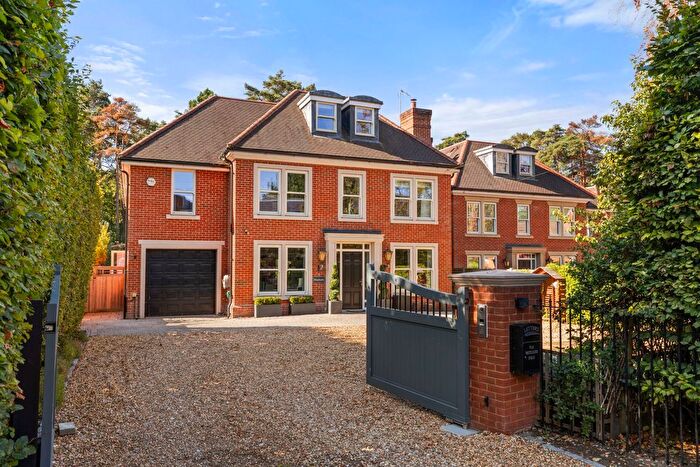 6 Bedroom Detached House For Sale In Waterloo Road, Crowthorne, RG45