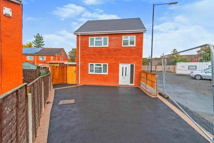 4 Bedroom Property To Rent In Mulberry Road, Bloxwich, Walsall, WS3