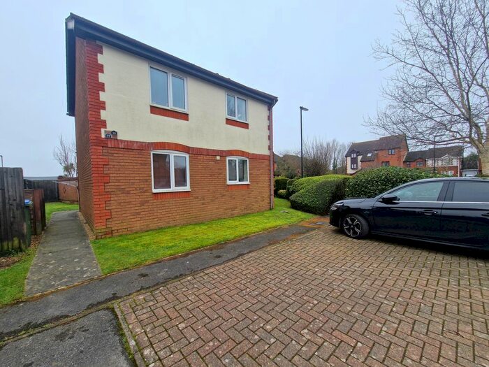 2 Bedroom Flat To Rent In Unwin Close, Southampton, SO19