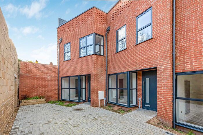 3 Bedroom Town House For Sale In Mount Pleasant, Reading, RG1