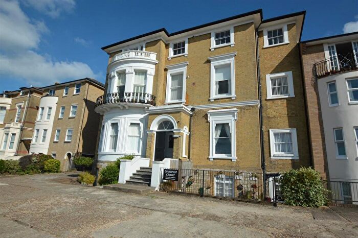 2 Bedroom Flat For Sale In Ryde, PO33