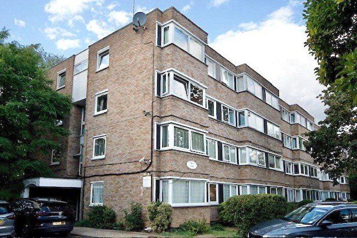 2 Bedroom Flat For Sale In Queenswood Gardens, London, E11